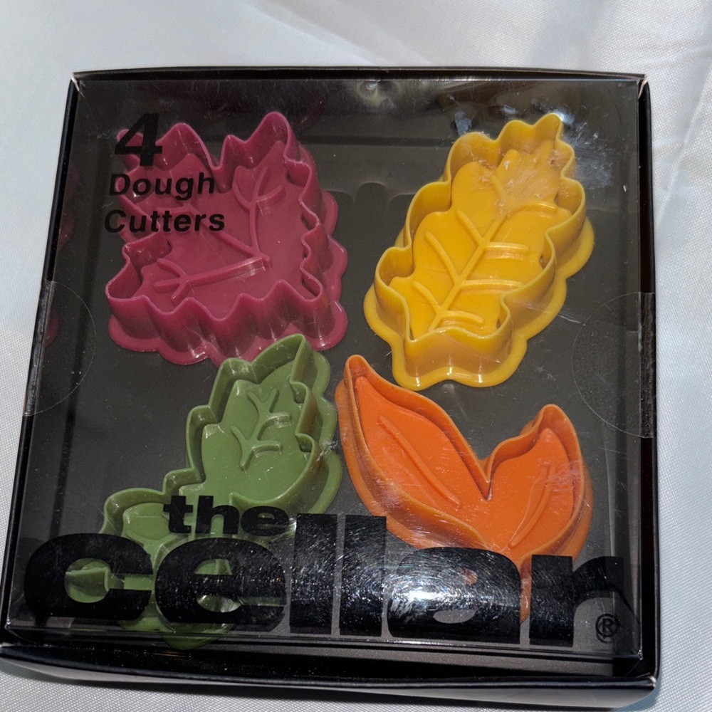 The Cellar Leaf Dough Cutters Set NWT